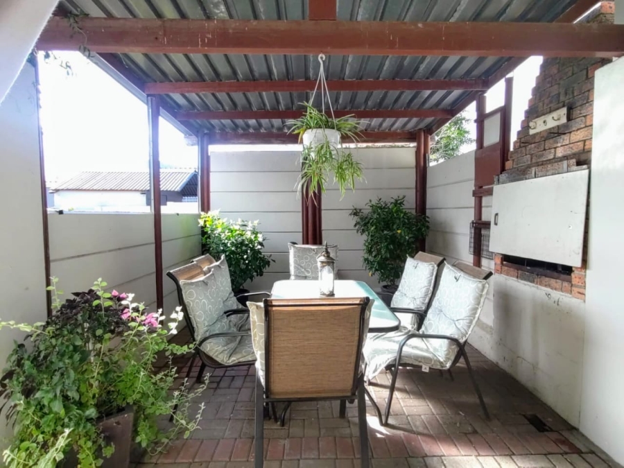 2 Bedroom Property for Sale in St Dumas Western Cape